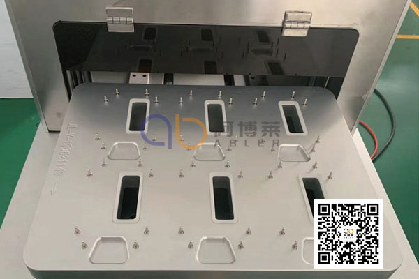 雙工位左右滑臺式熱合機來了，生產效率顯著提升